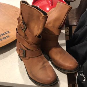 Super cute size 8 Steve Madden boots barely worn!